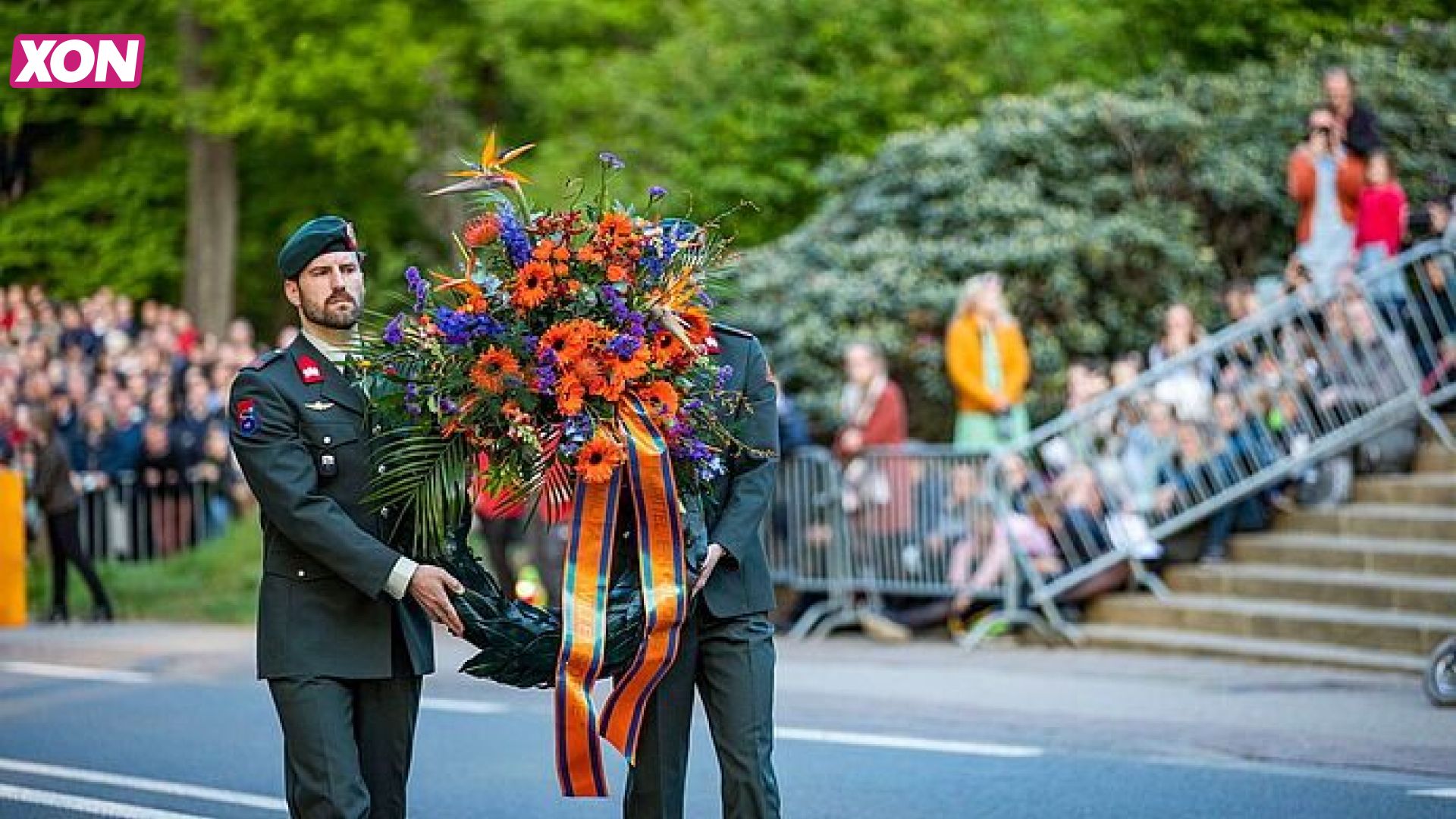 Prinses Margriet, Pieter van Vollenhoven en hun zoon bij Nationale Militaire Dodenherdenking Grebbeb