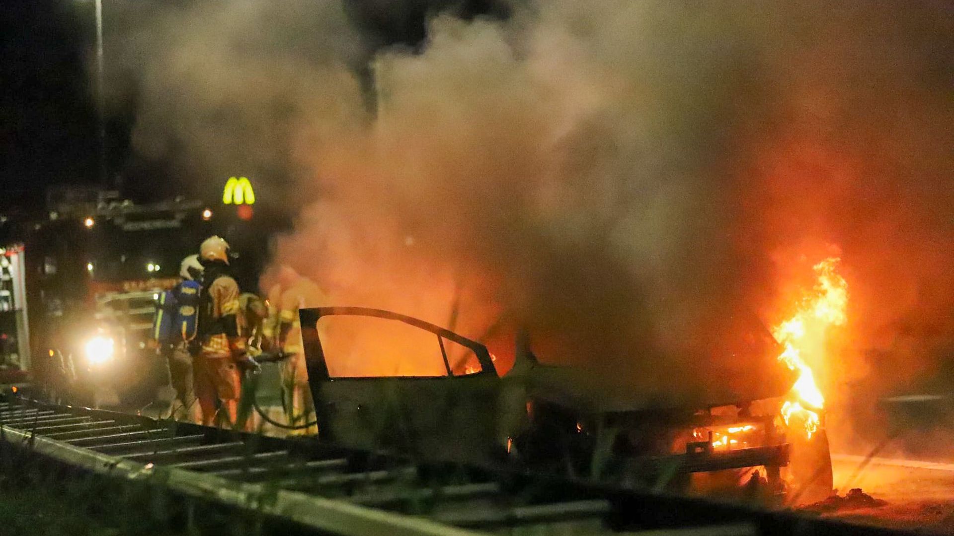 Auto brandt uit op A12 bij De Klomp