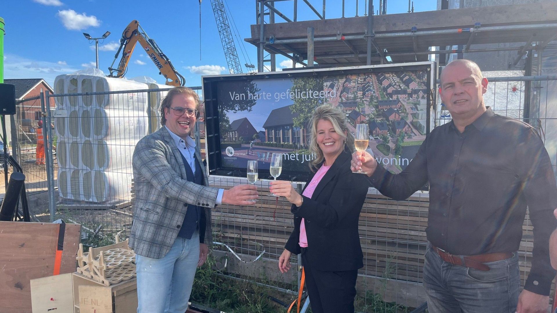 Edese wethouder De Pater geeft startsein voor bouw van 23 woningen