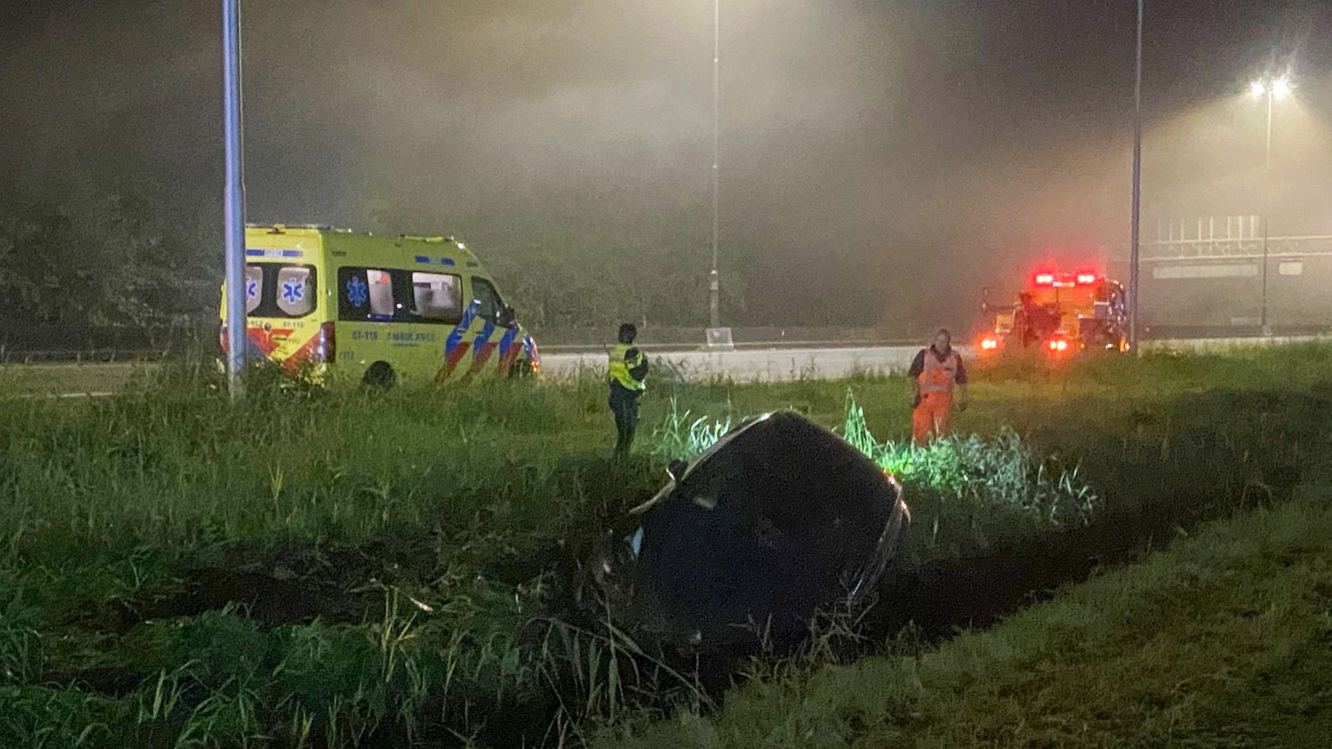 Tesla belandt naast de A12 bij De Klomp – XON