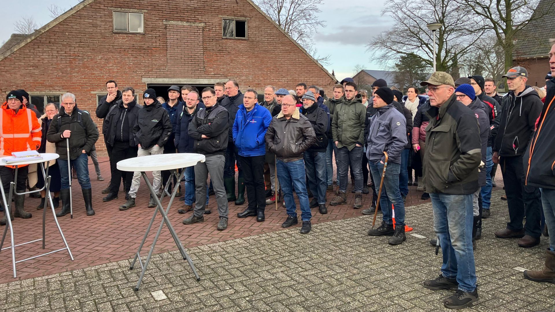 Honderden mensen zoeken naar vermiste vrouw