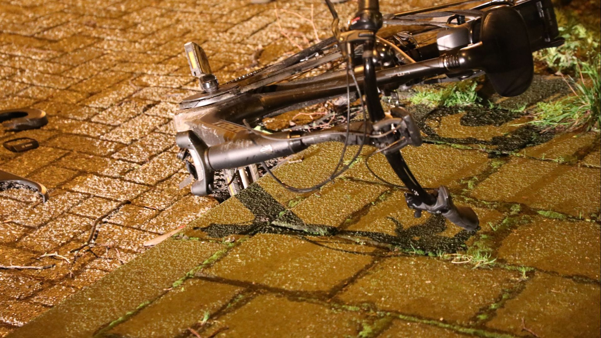 Jongeren op de fiets gewond bij ongeval Wekerom – XON