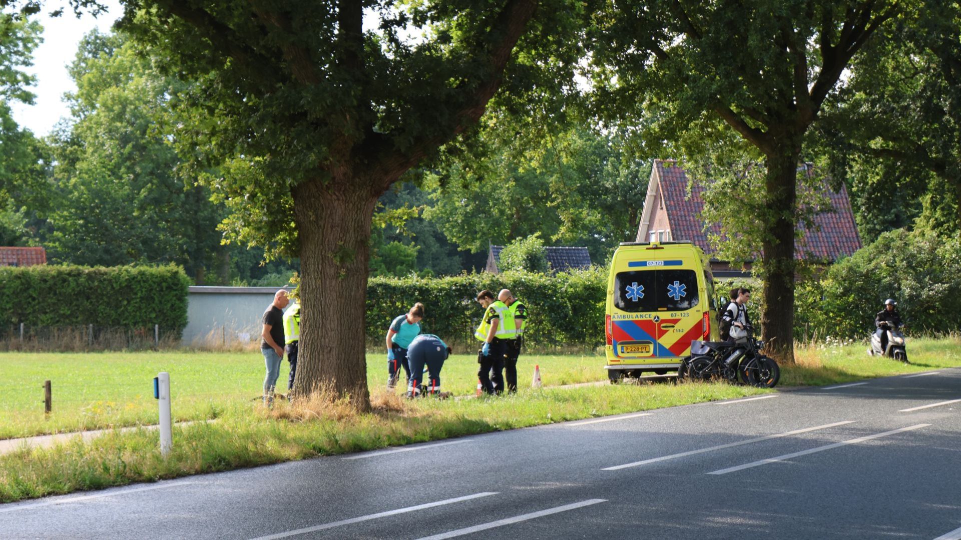 Fietser gewond na val tussen Renswoude en Ederveen
