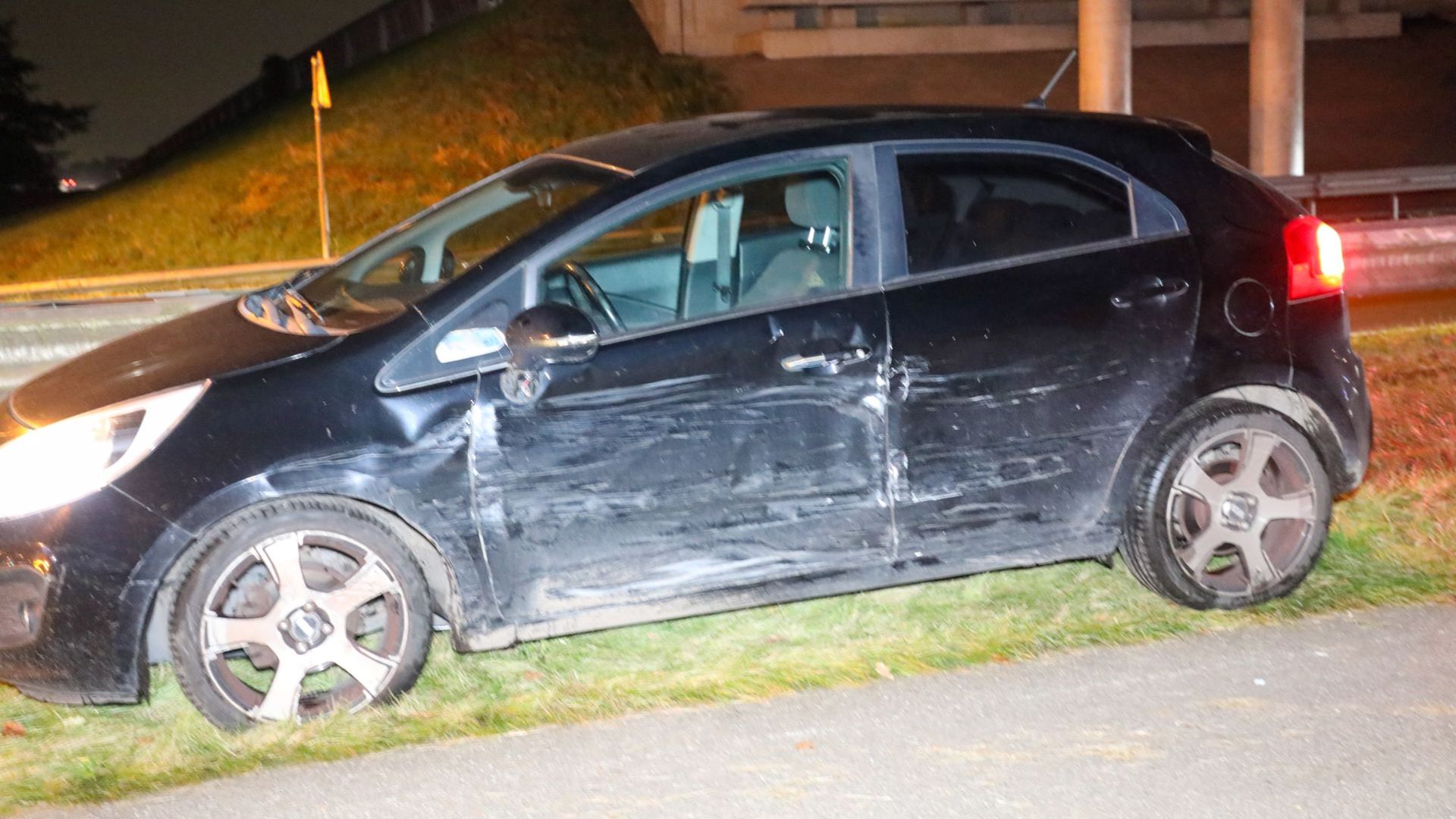 Twee auto’s flink beschadigd bij botsing Postweg Lunteren