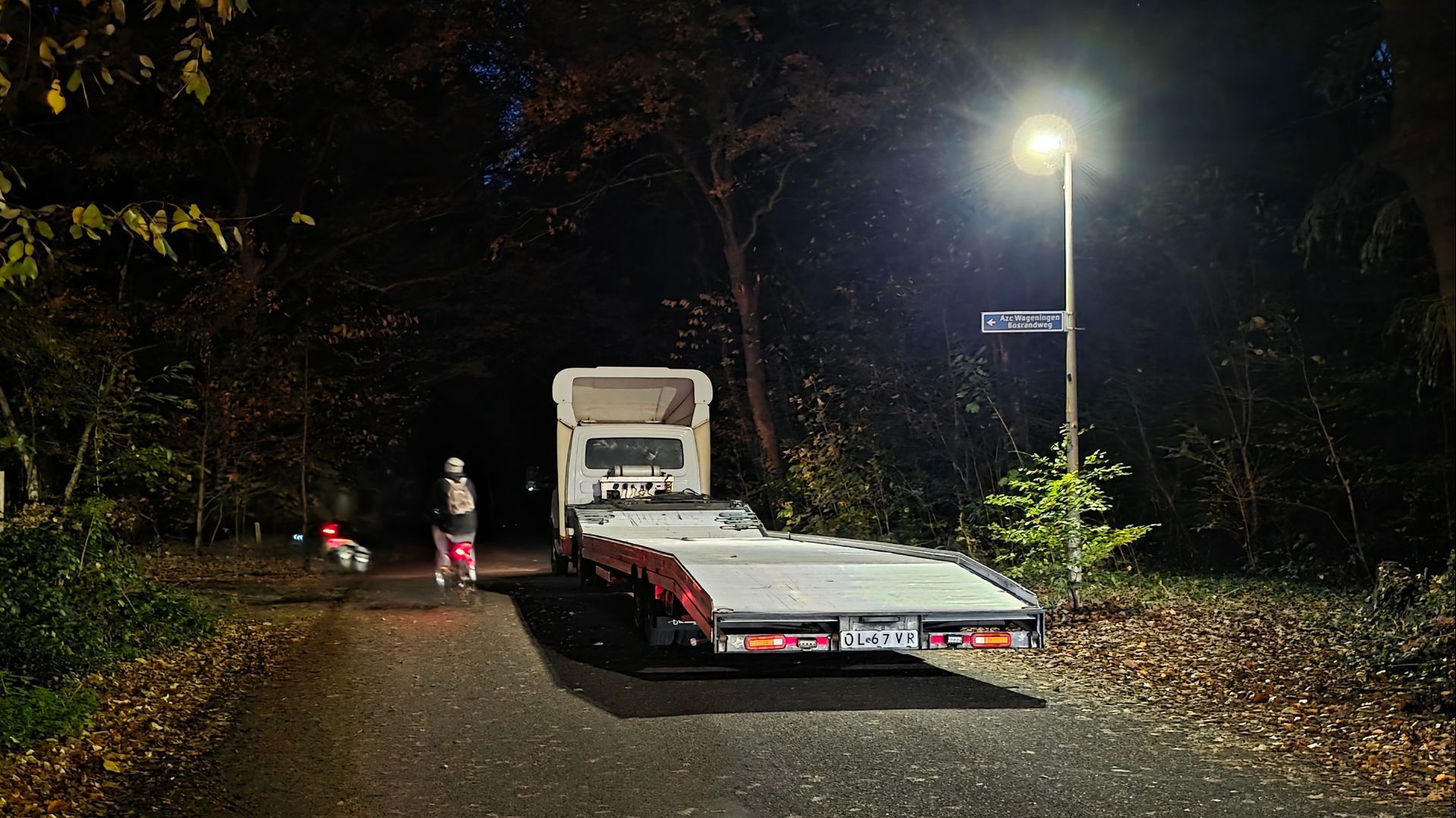 Auto-ambulance begint te roken tijdens grote politiecontrole Wageningen