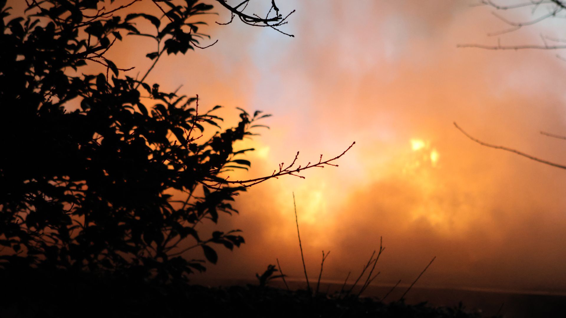 Minishovel volledig afgebrand in Veenendaal