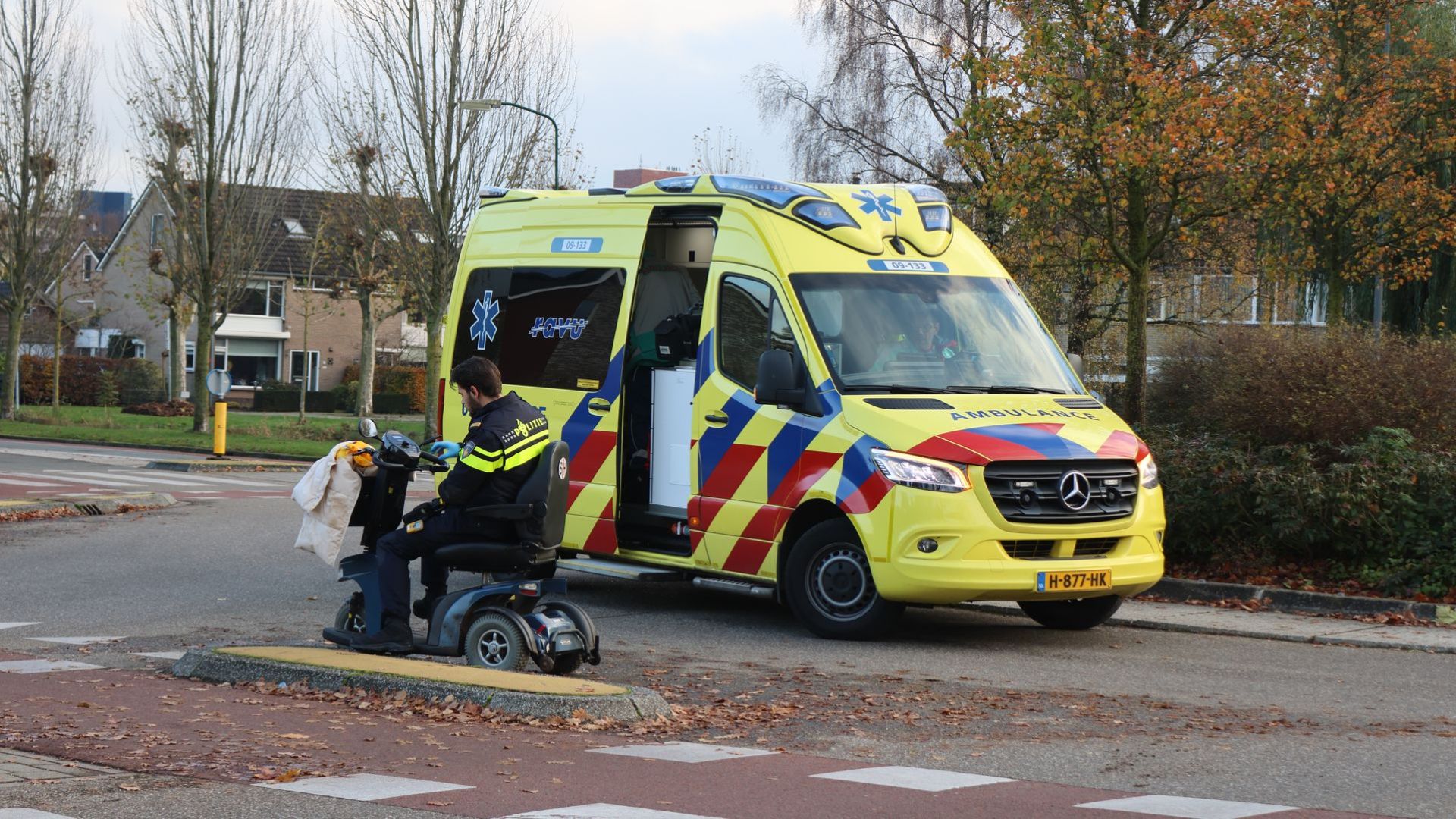 Vrouw op scootmobiel gewond na ongeval met auto in Veenendaal