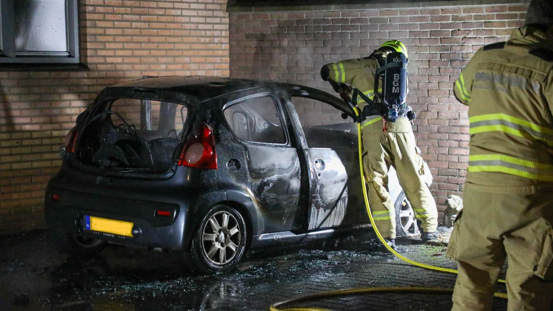 Auto vermoedelijk in brand gestoken in Lunteren