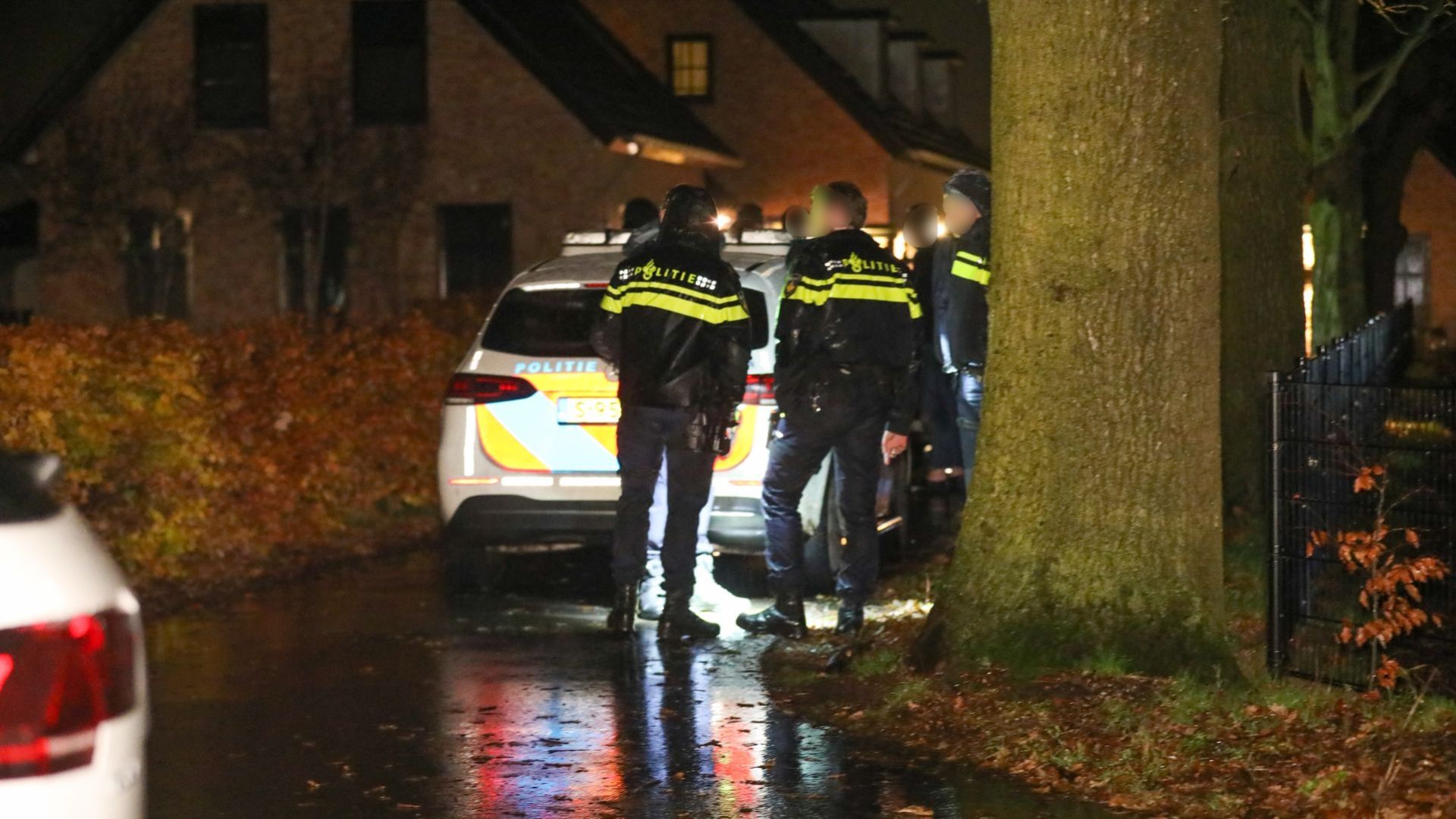 Burgerwacht Harskamp achtervolgt auto met gestolen kerstboompjes tot Lunteren