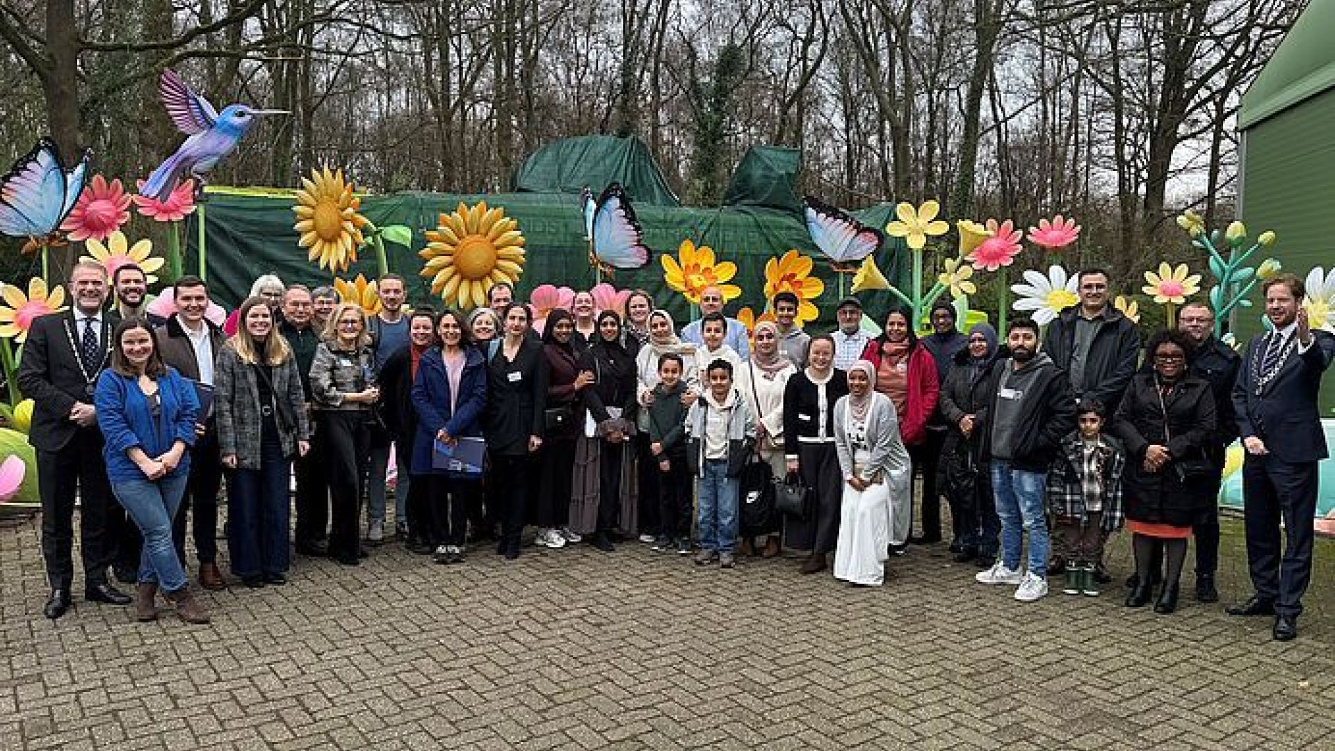 Rhenen en Wageningen vieren Landelijke Naturalisatiedag in Ouwehands Dierenpark