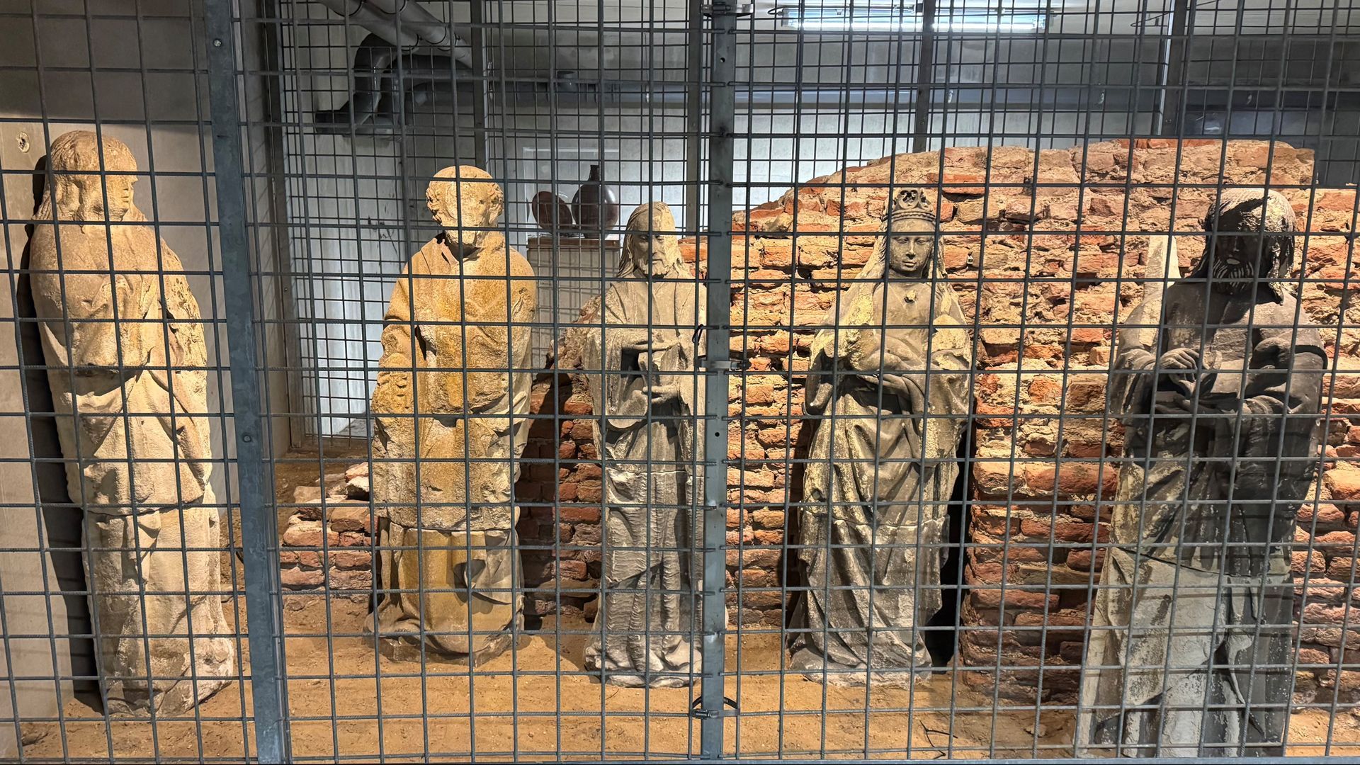 Rhenens erfgoed uit voormalig museum Kerkstraat te zien in de stad