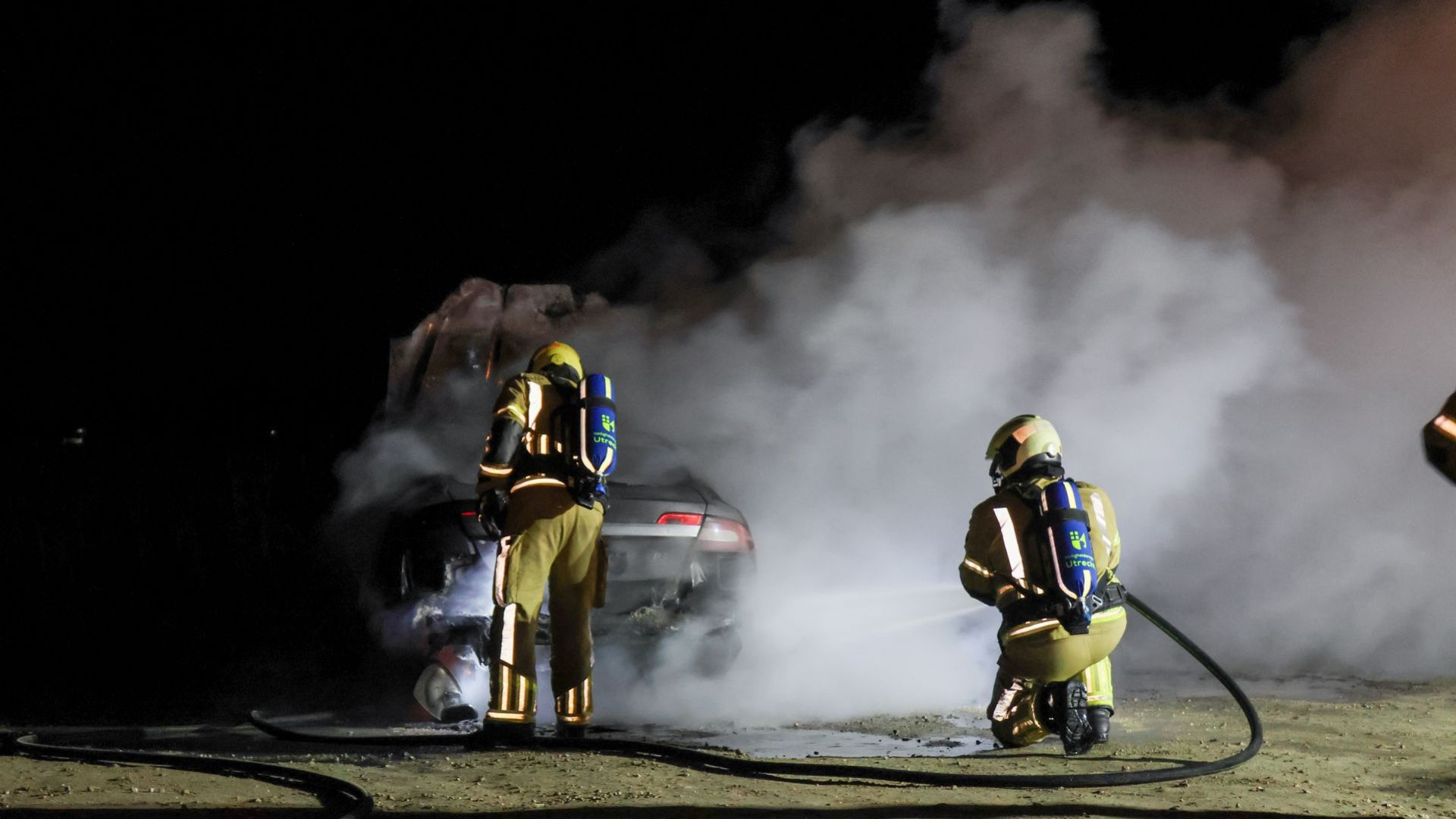 Felle autobrand in buitengebied bij Bennekom