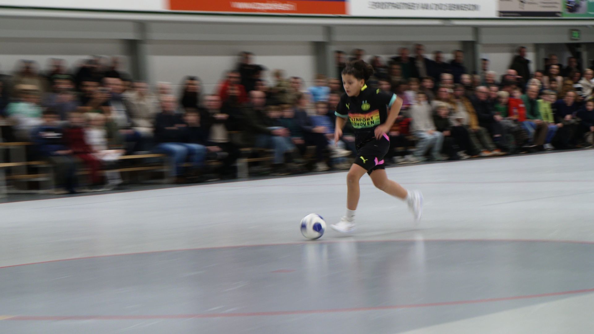 Jeugd VV Bennekom vermaakt zich in de kerstvakantie met groot zaalvoetbaltoernooi