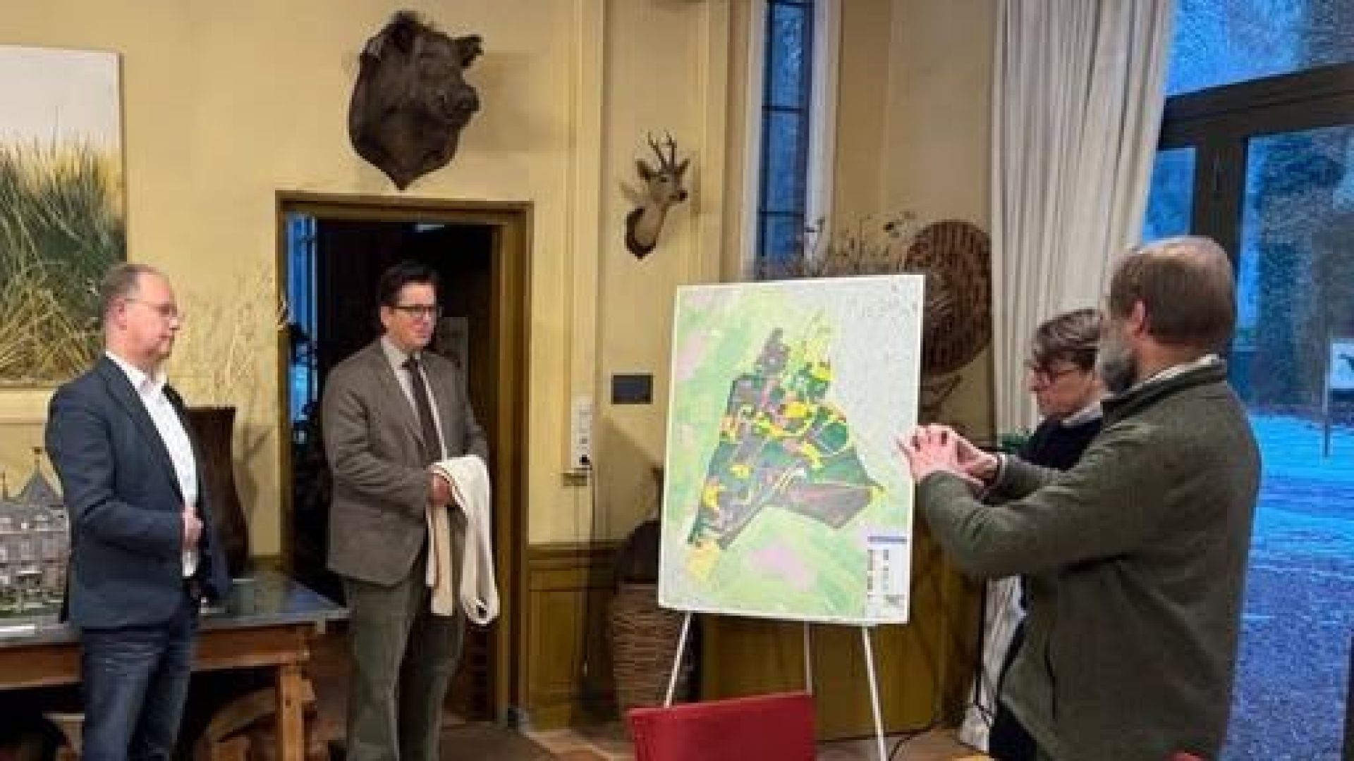 Landgoederen misschien zwaarder belast: Grimwis op werkbezoek in Veenendaal en Rhenen