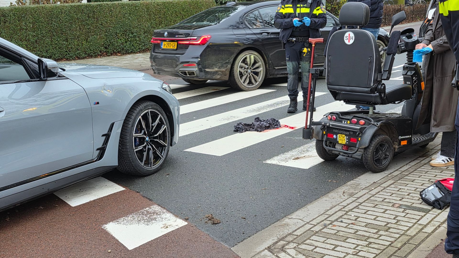 Scootmobiel aangereden op rotonde Bennekom