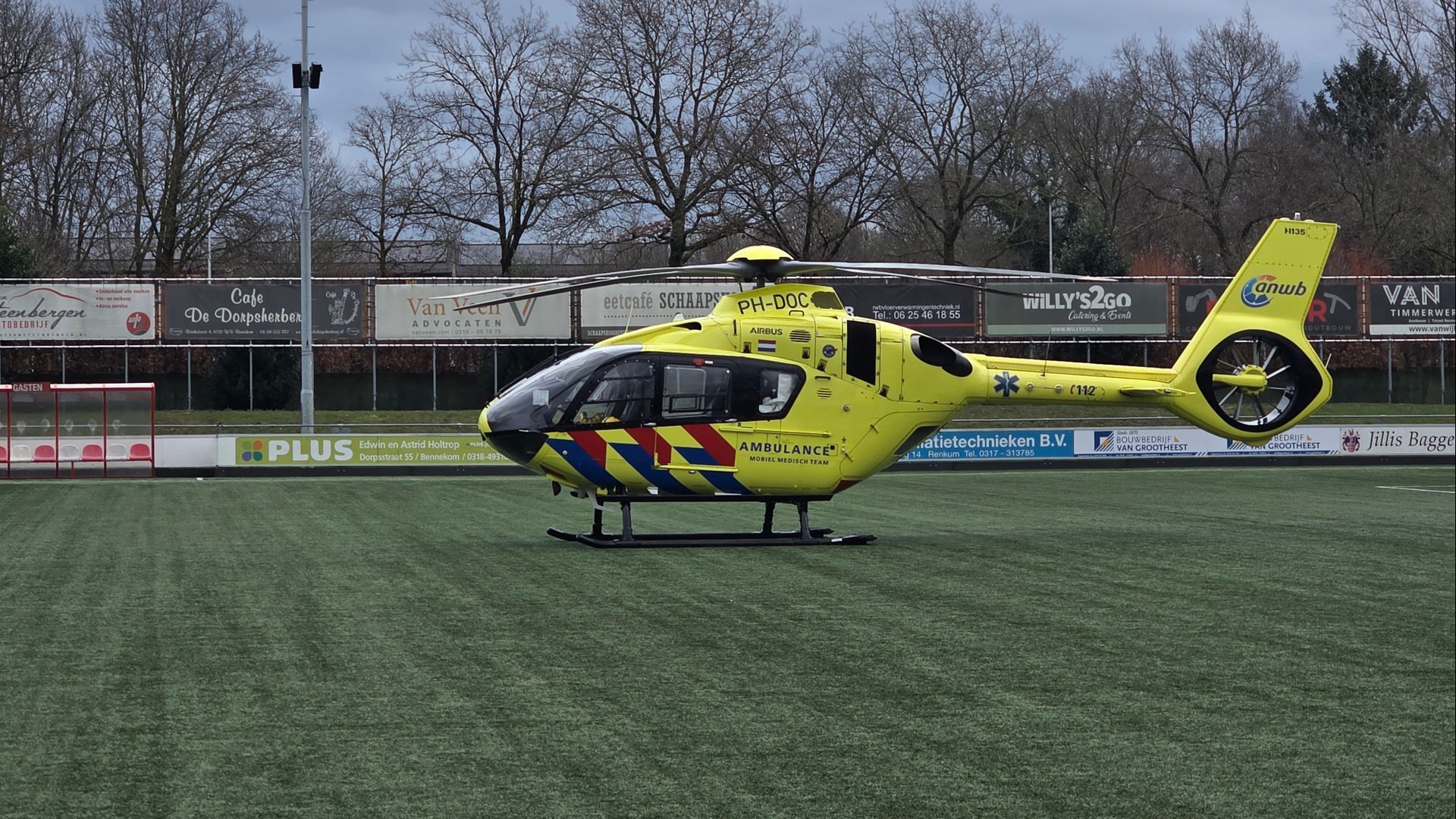 Keeper buiten bewustzijn na botsing in Bennekom