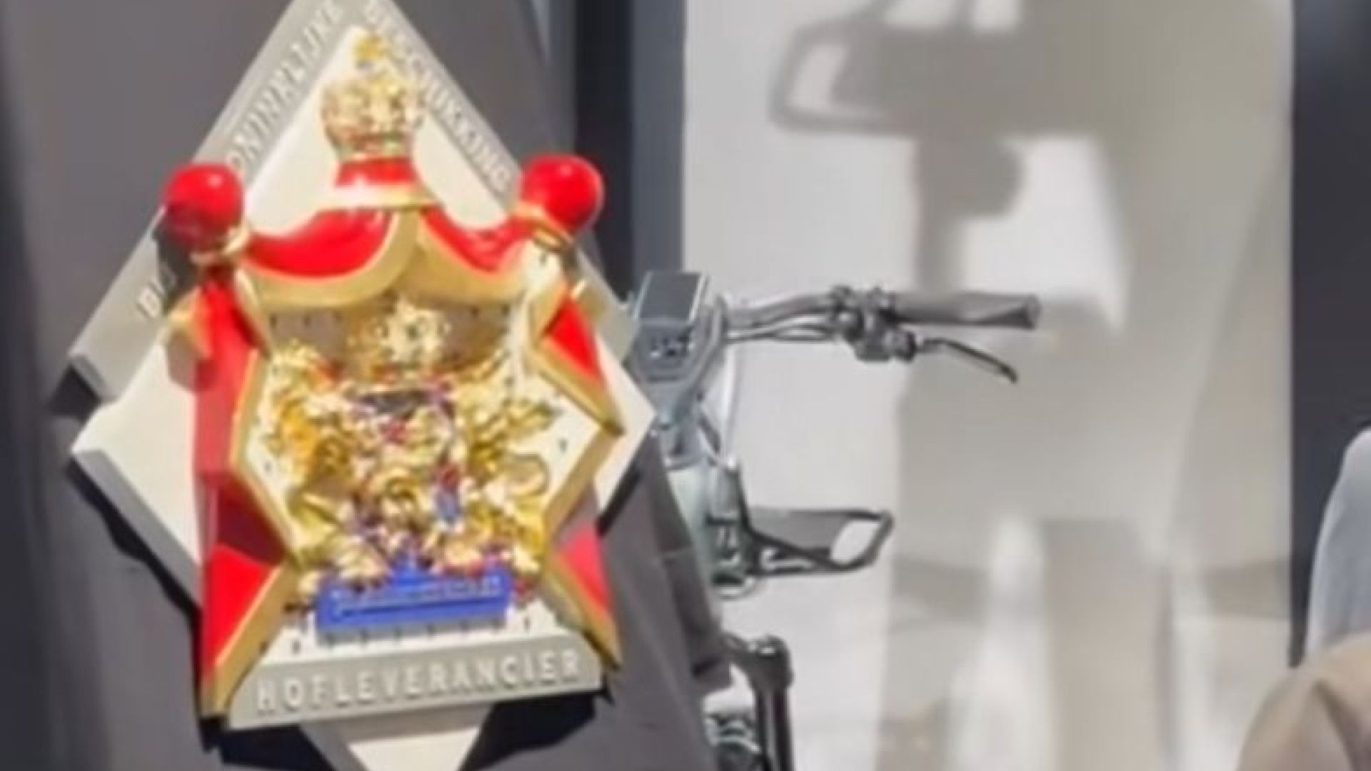 Joop van Voorthuizen Fietsen in Renswoude krijgt Predicaat Hofleverancier