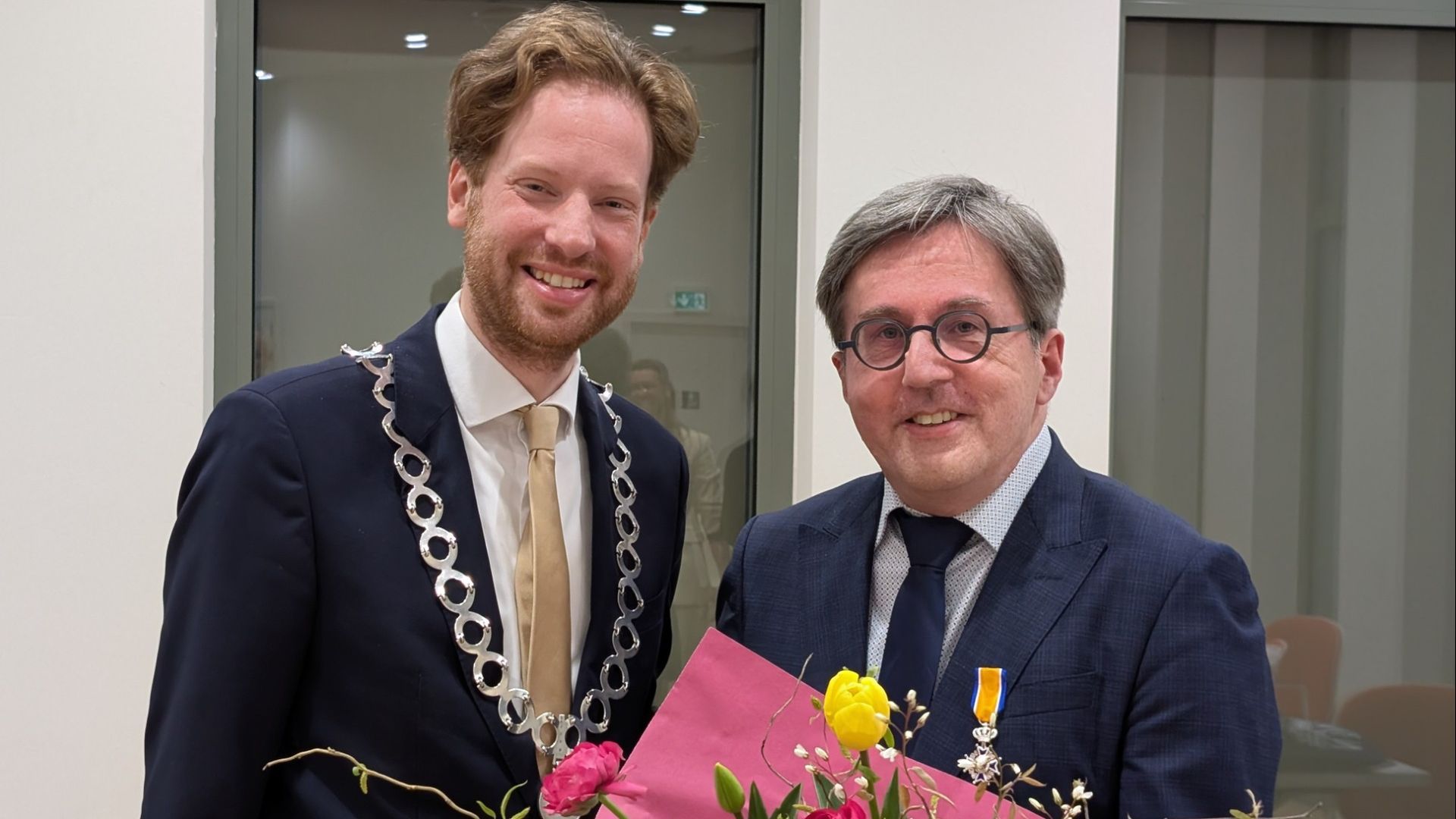 Koninklijke onderscheiding voor Jan Dijkstra bij afscheid gemeenteraad Wageningen