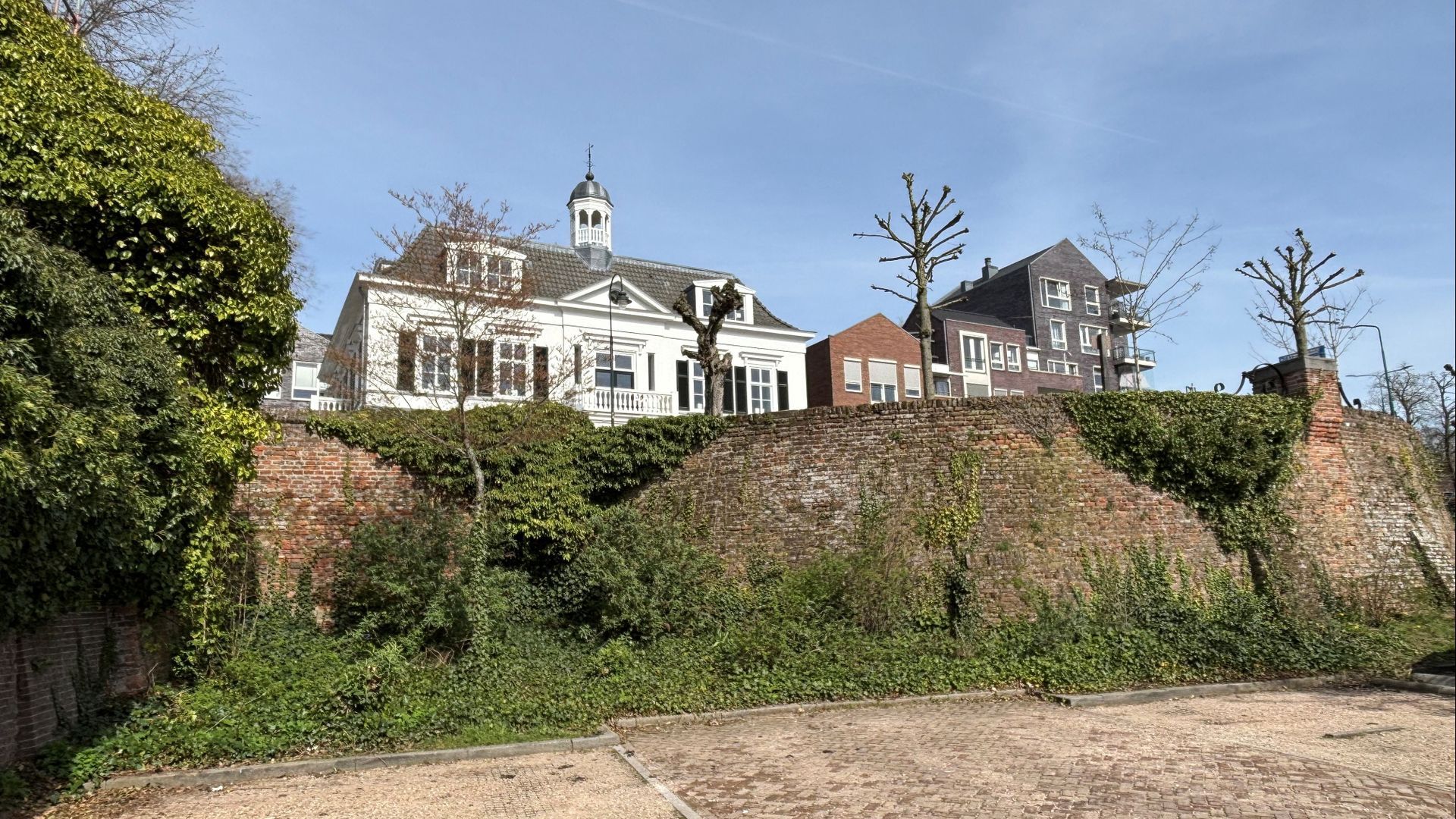 Restauratie Rhenense stadsmuur start in juni