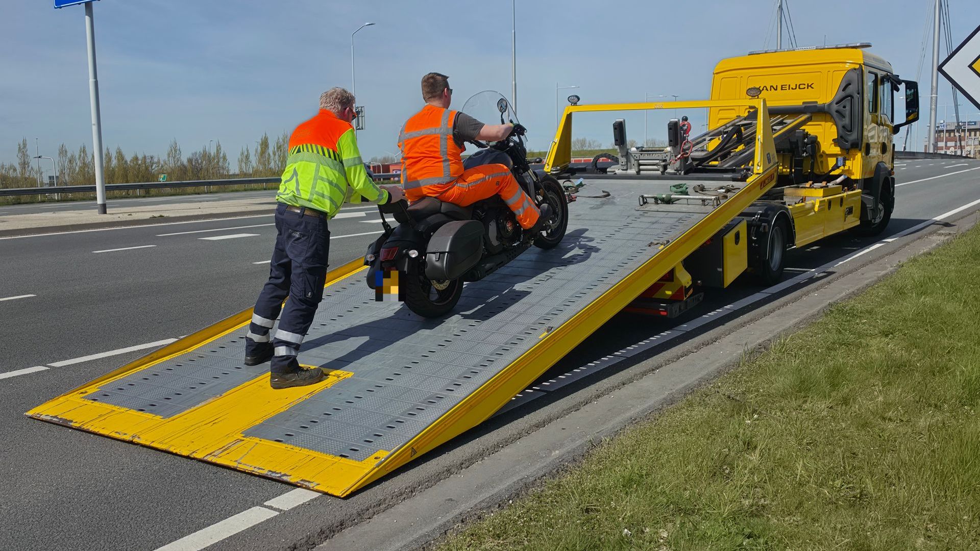 Motorrijder gewond na aanrijding met auto in Bennekom