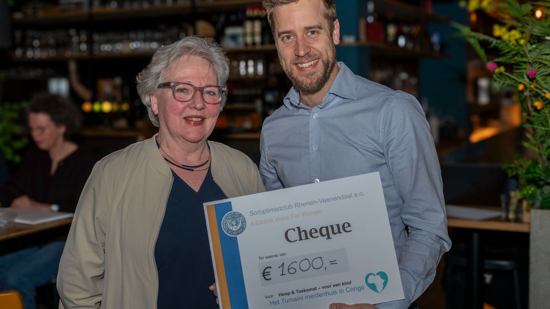 Pubquiz Soroptimisten Rhenen-Veenendaal levert € 1600 op voor het Tumaini Meidenhuis in Congo