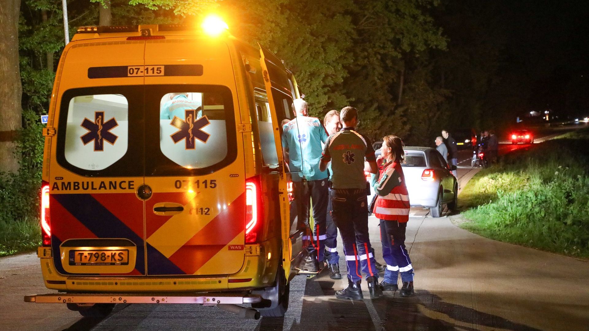 Voetganger geschept door auto in Lunteren