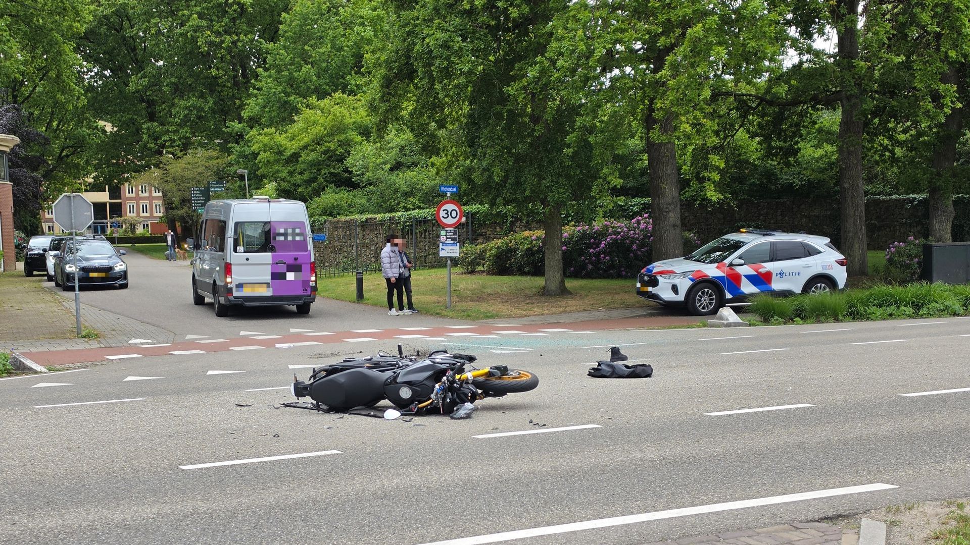 Motorrijder ernstig gewond geraakt bij aanrijding in Rhenen