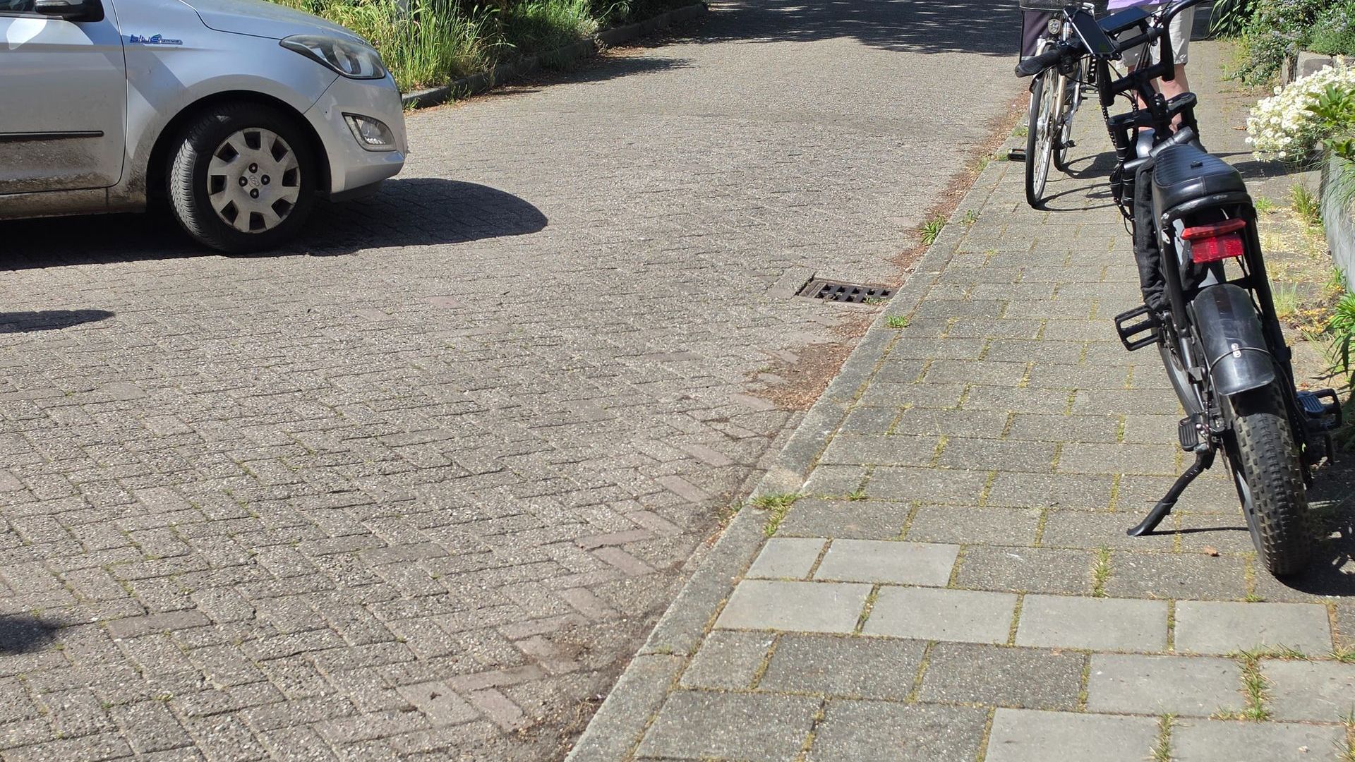 Twee gewonden bij aanrijding tussen auto en fatbike in Wageningen