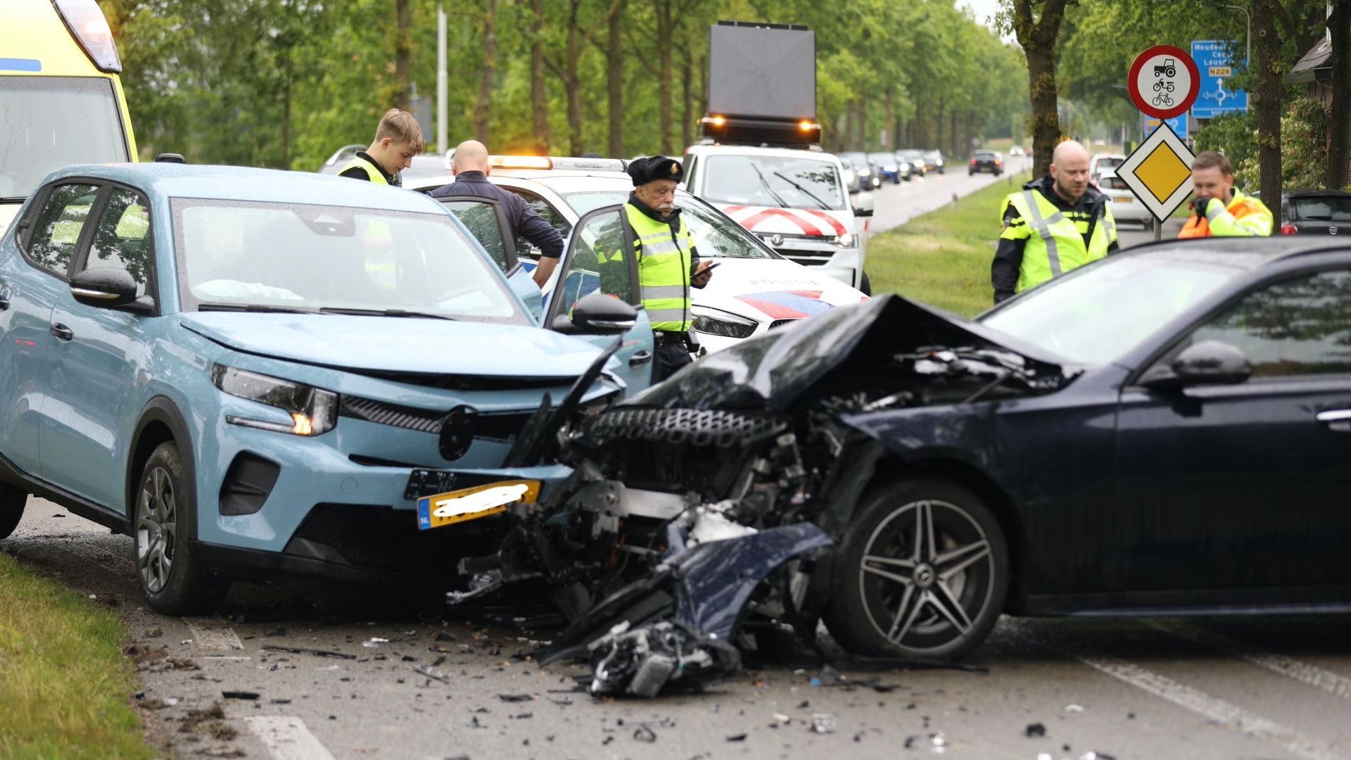 Veel schade bij botsing in Woudenberg