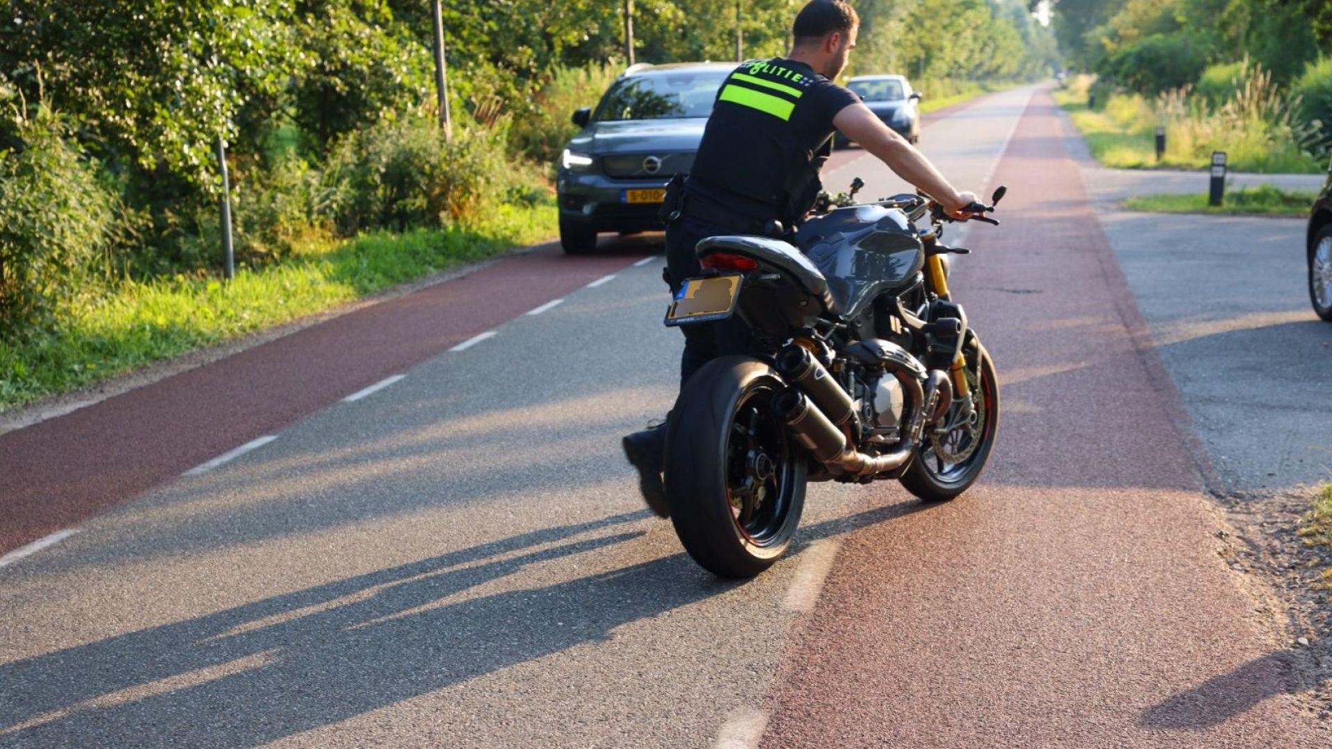 Motorrijder botst op remmende auto Ederveen