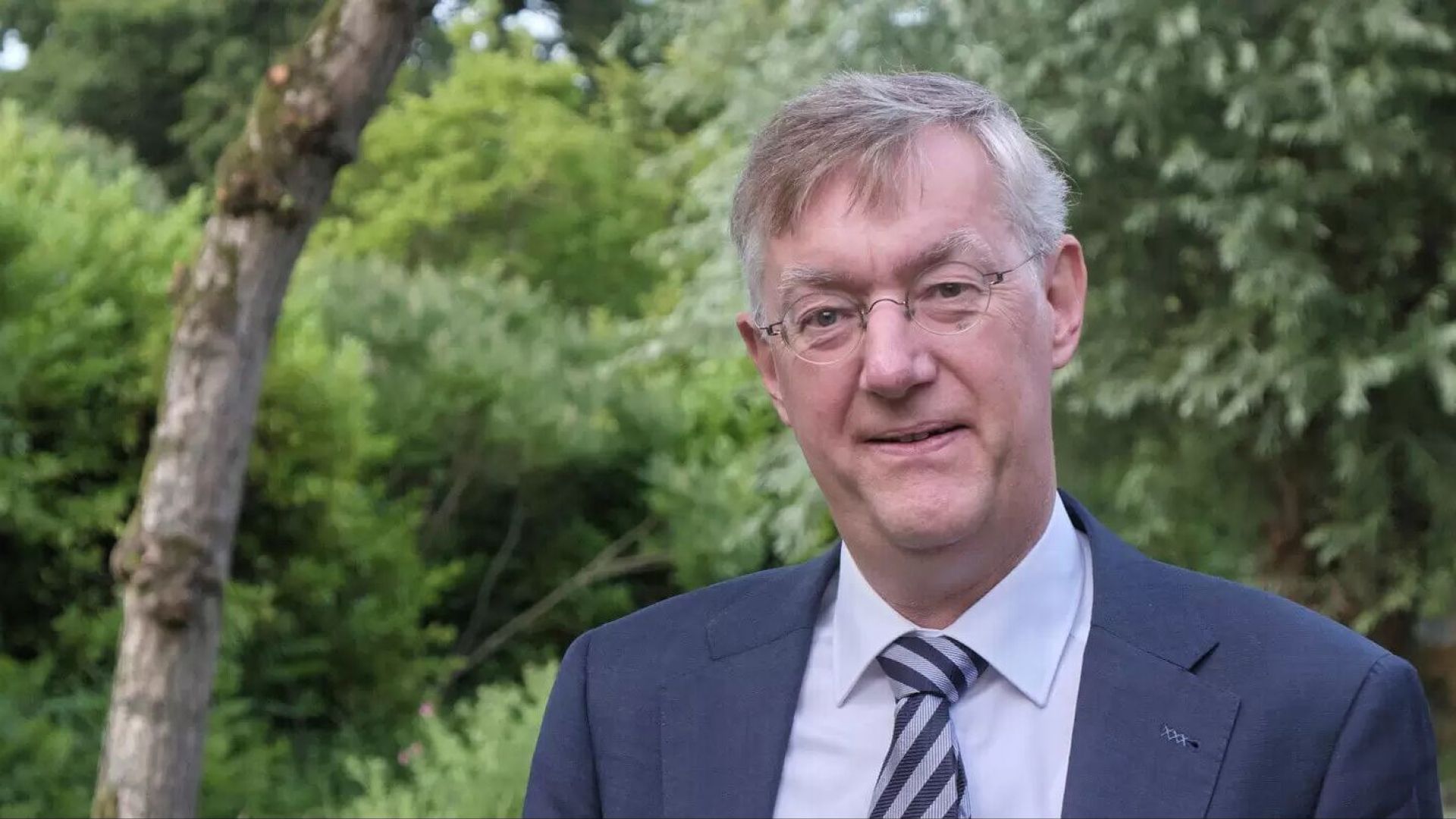 Prof. Dr. De Vries: “Scherpenzeelse wethouders voor de bus gegooid”