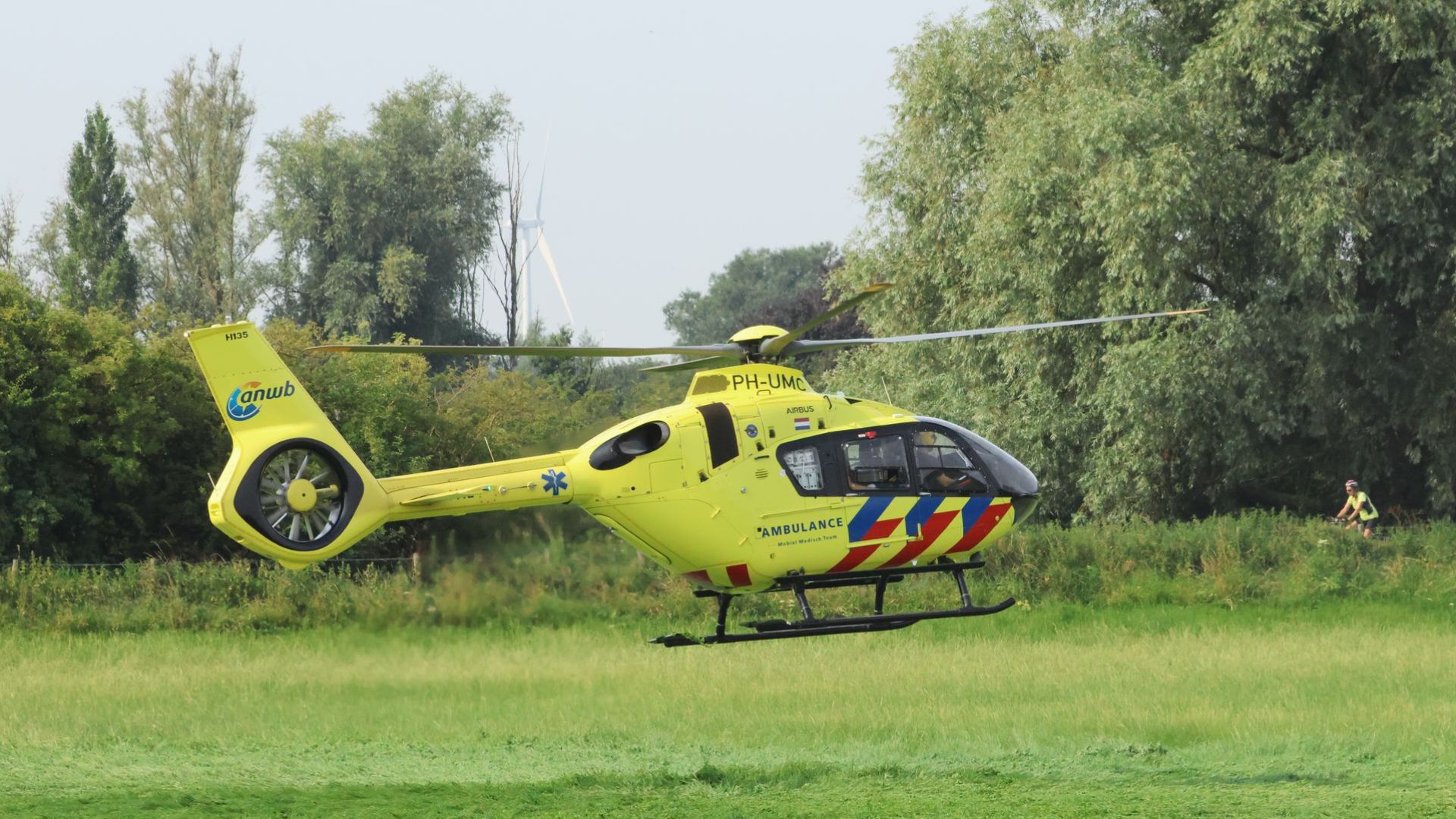 Traumahelikopter rukt uit voor hardloper met hitteberoerte in Rhenen
