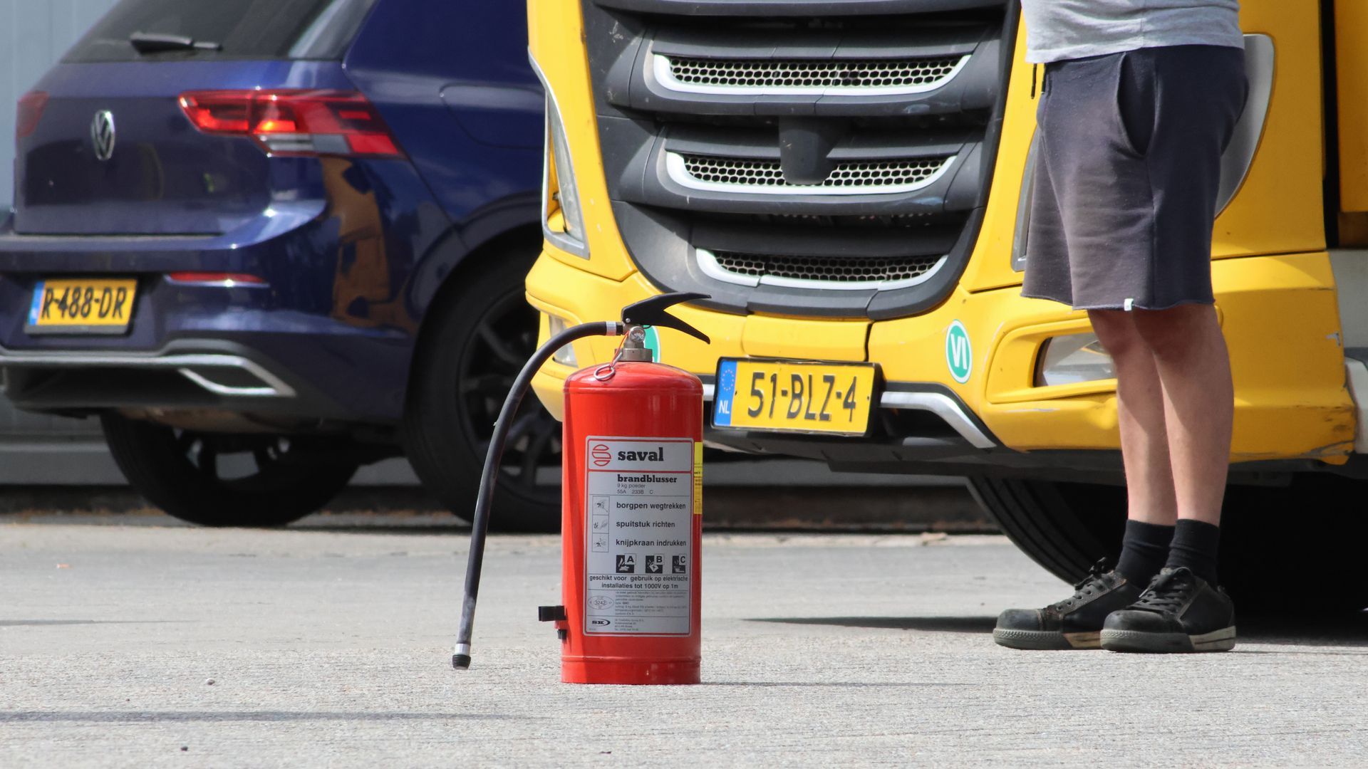 Brand in bedrijfshal in Woudenberg, twee blusvoertuigen ingezet