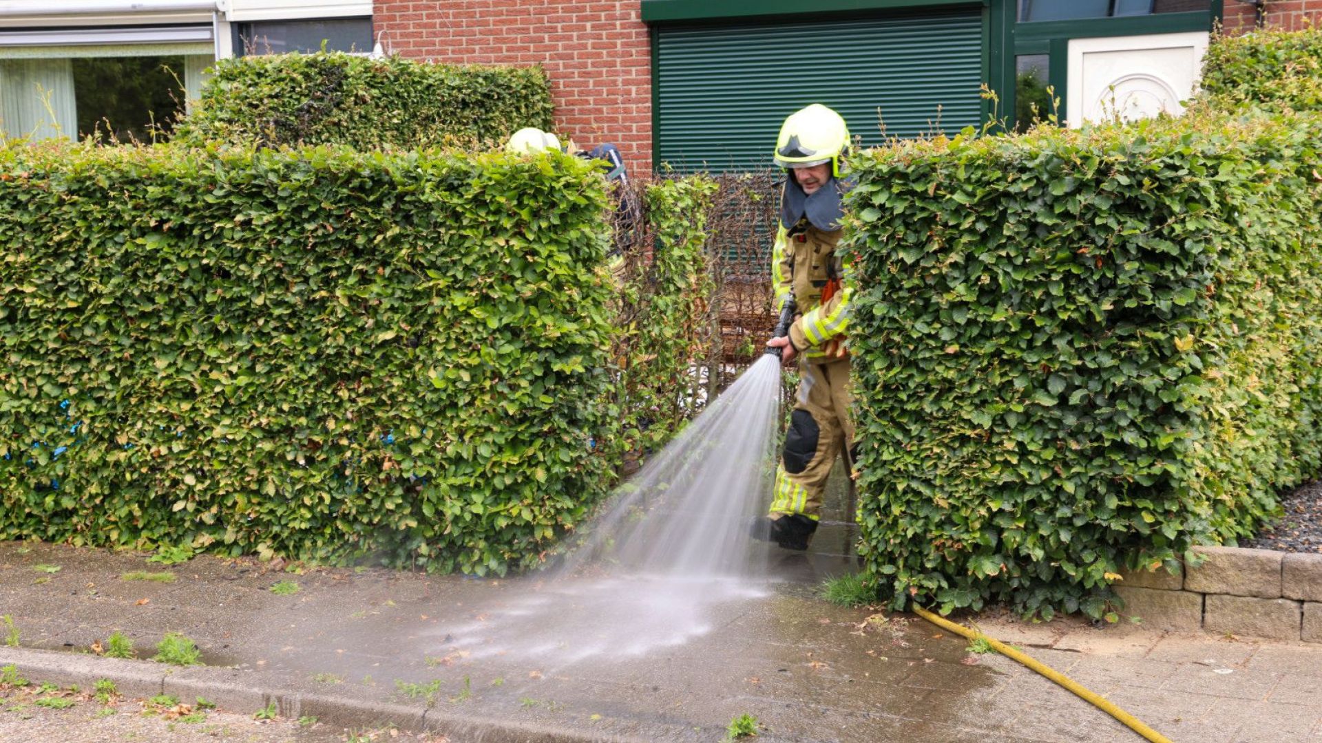 Flinke brand in voortuin woning Scherpenzeel