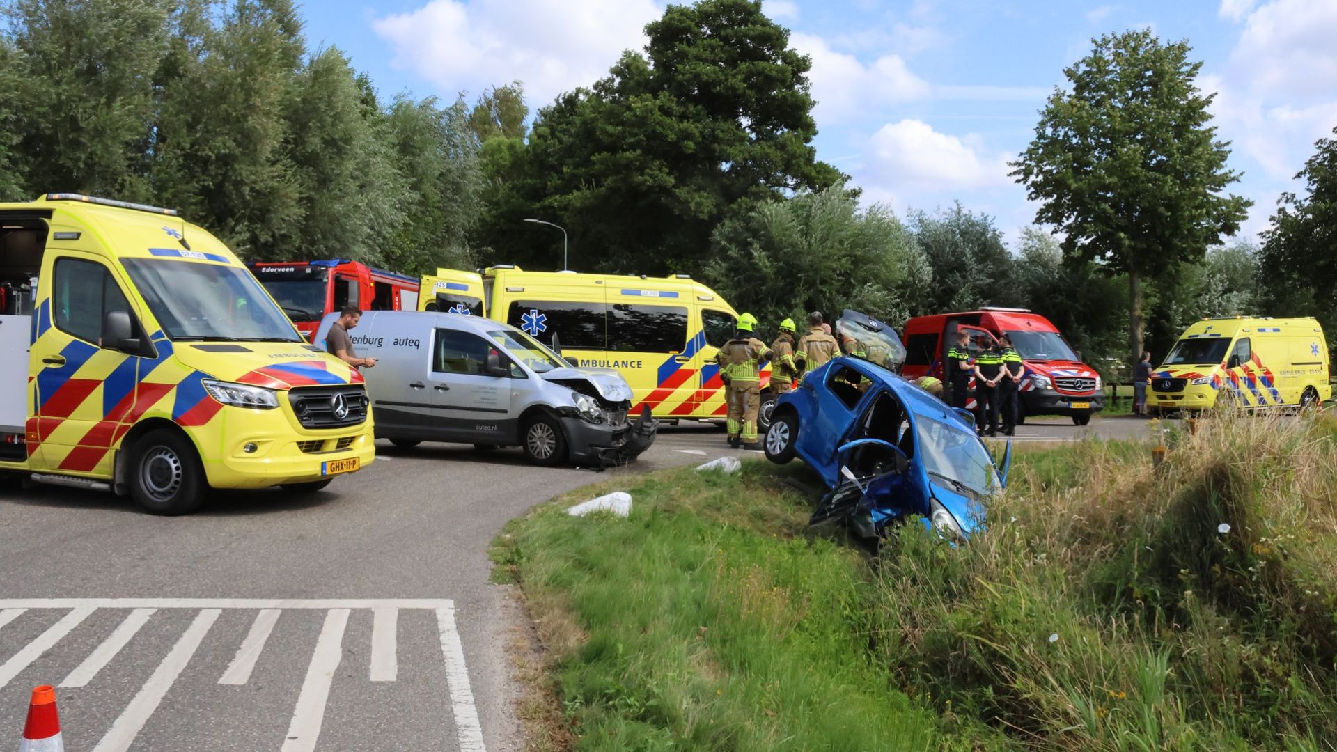 Vier gewonden bij flink ongeval met twee voertuigen in Ederveen