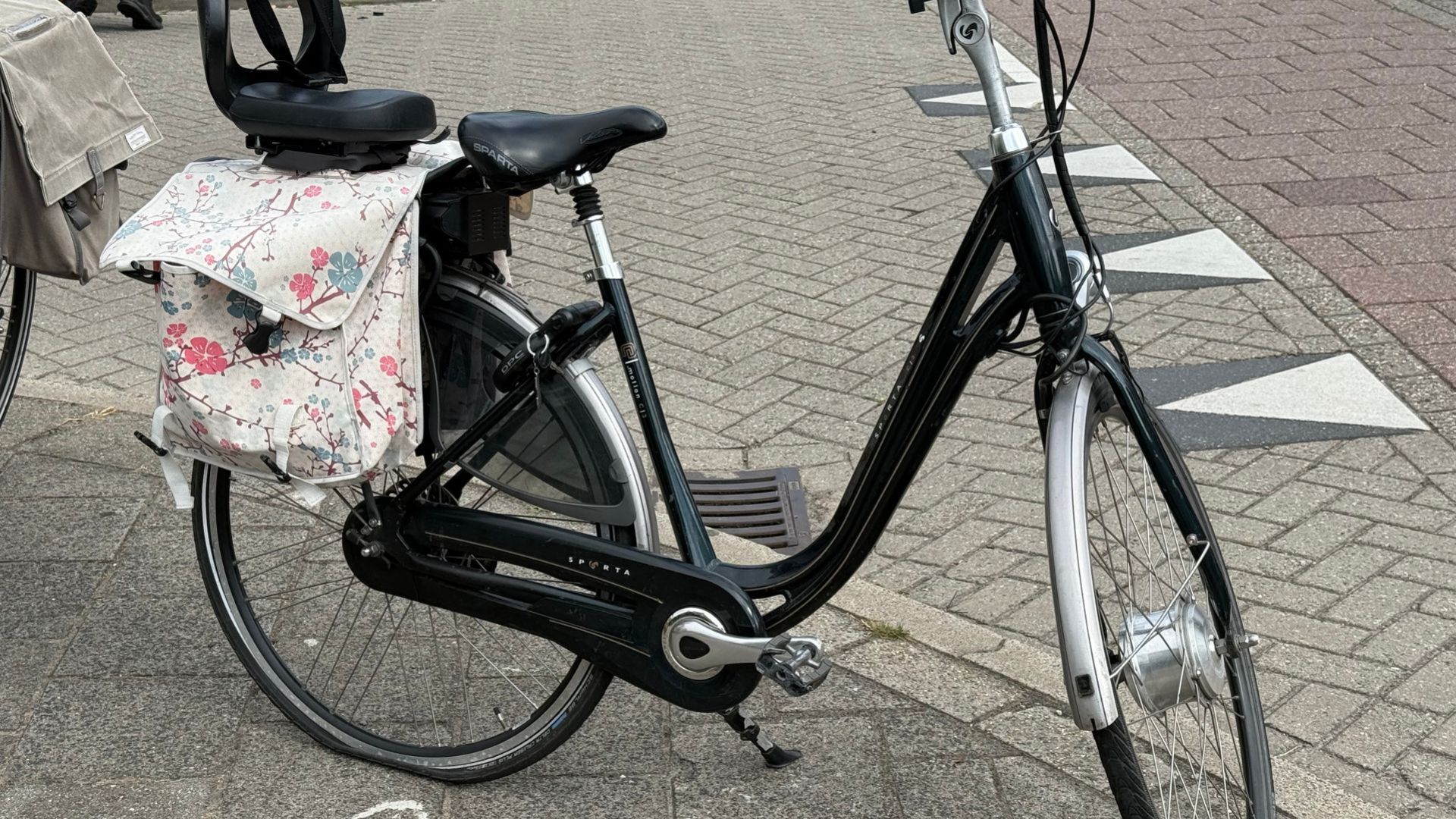 Vrouw gewond bij aanrijding in Renswoude