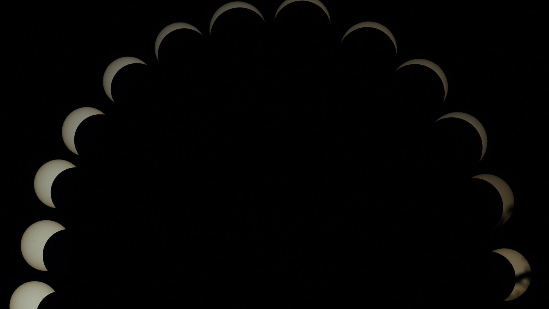 Zonsverduistering kijken bij zwembad ’t Willaer in Scherpenzeel