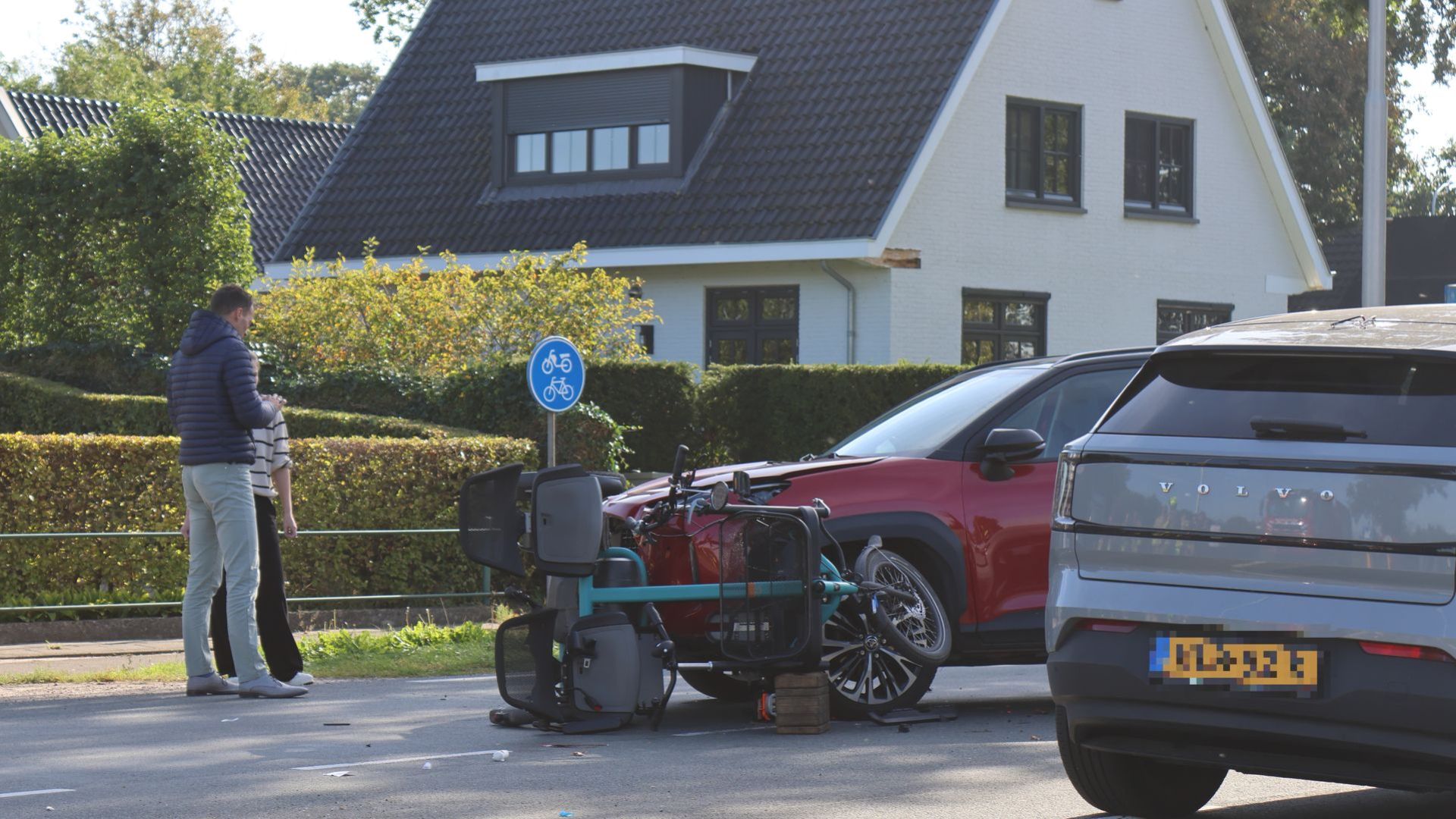 Twee gewonden bij ongeval tussen duofiets en auto in Lunteren