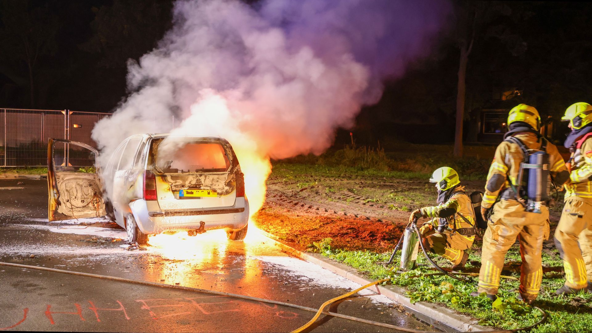 Auto uitgebrand op industrieterrein in Lunteren