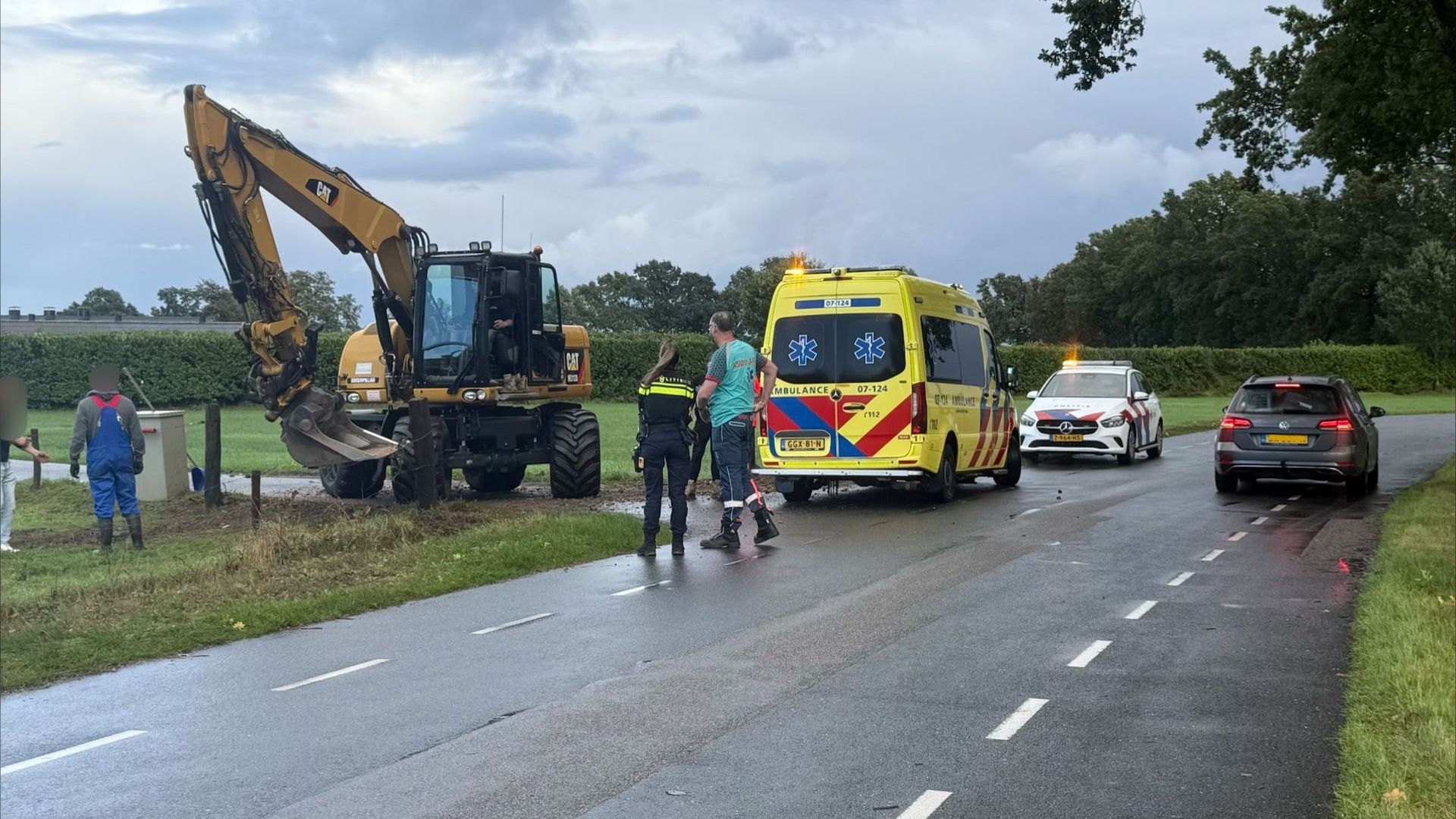 Bestuurder belandt in weiland in Lunteren
