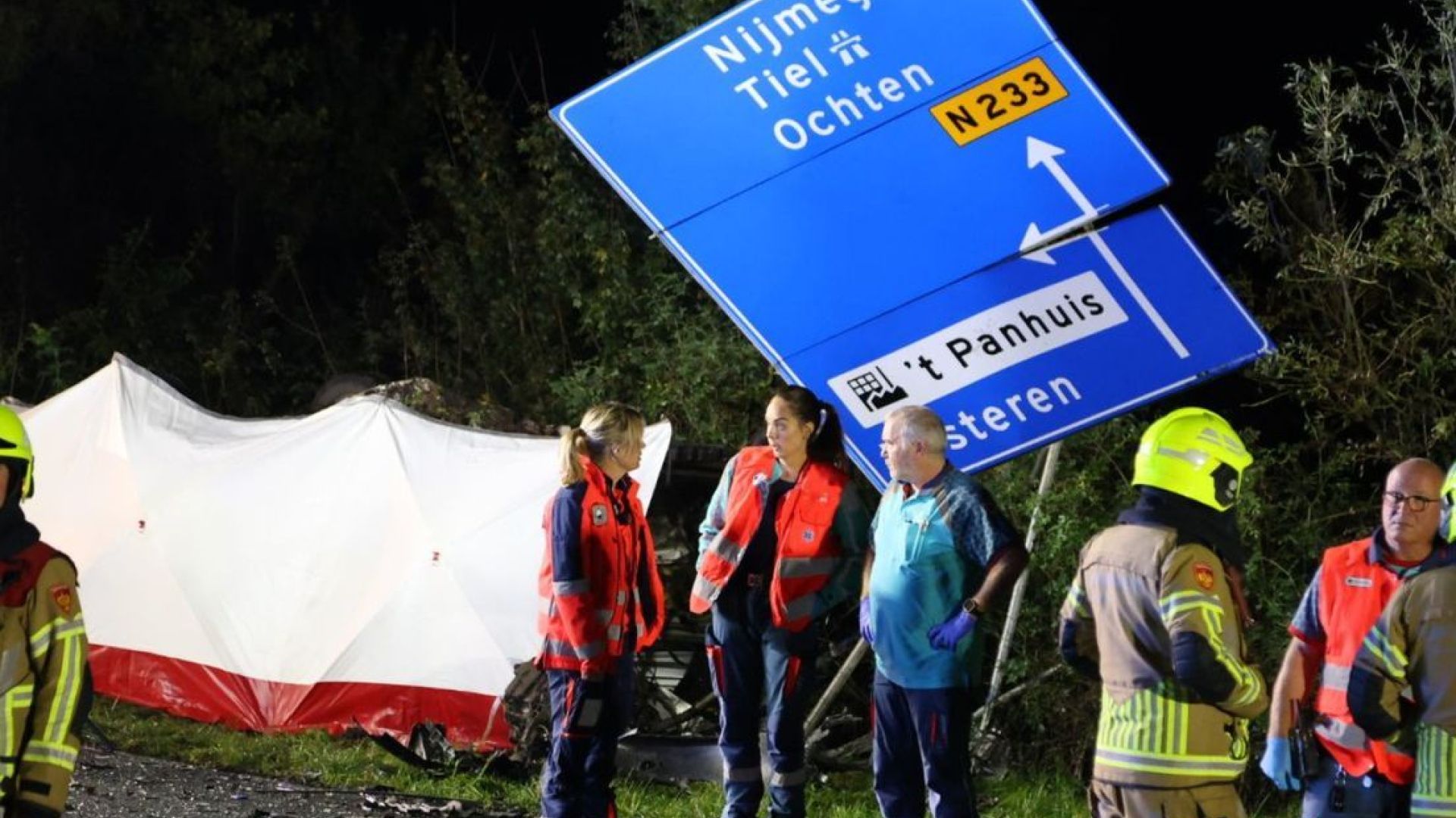 Twee doden bij ernstig ongeval op N233 bij Kesteren