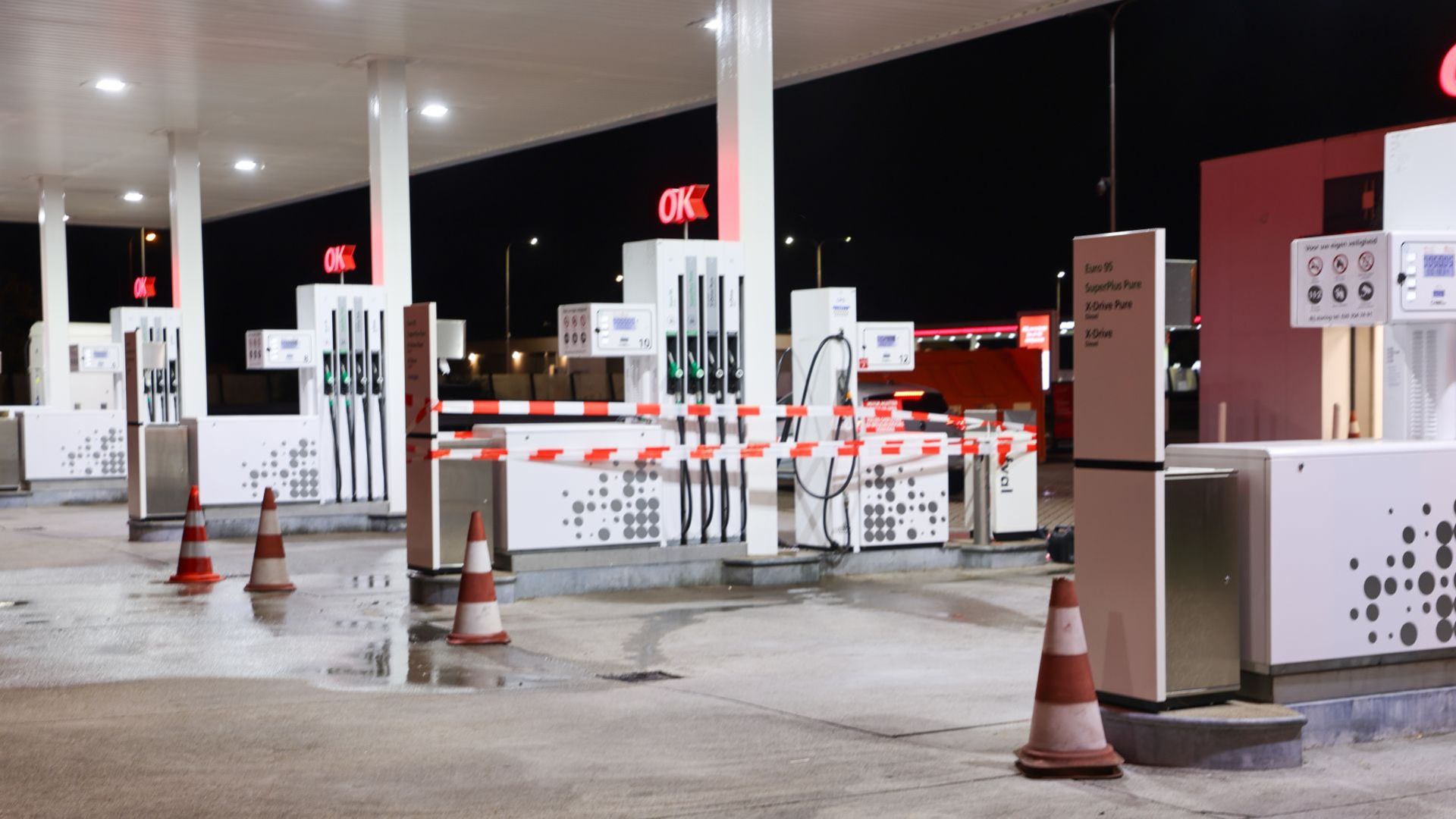 Vrouw krijgt benzine over zich heen tijdens tanken in Ede